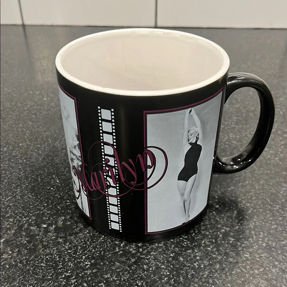 Marilyn Monroe Vintage Photo Design Mug - Picture 1 of 4